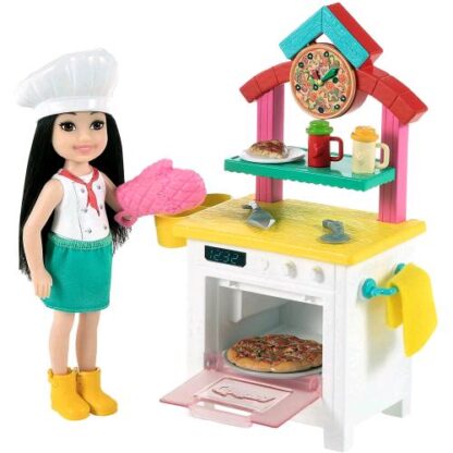 MATTEL BAMBOLA CHELSEA CON FORNO PER PIZZA E ACCESORI PLAY SET